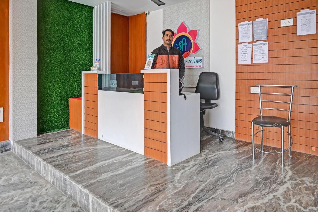 Oyo 7498 Hotel Aparajita Varanasi Exterior photo