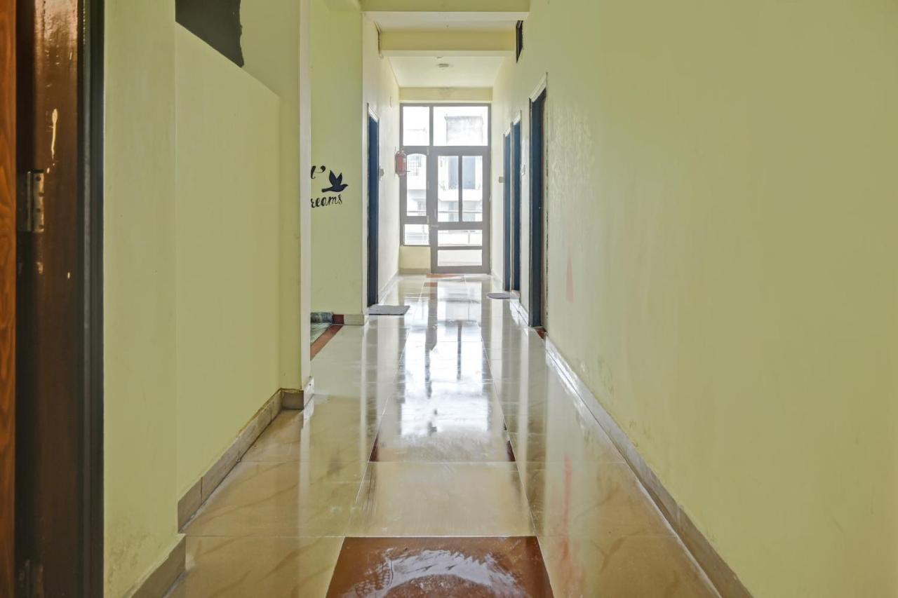 Oyo 7498 Hotel Aparajita Varanasi Exterior photo