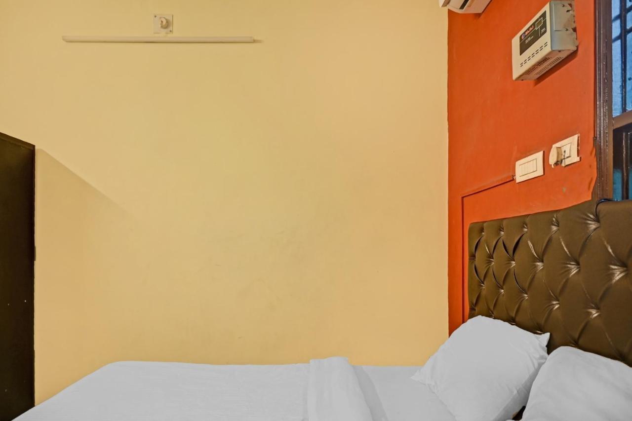 Oyo 7498 Hotel Aparajita Varanasi Exterior photo