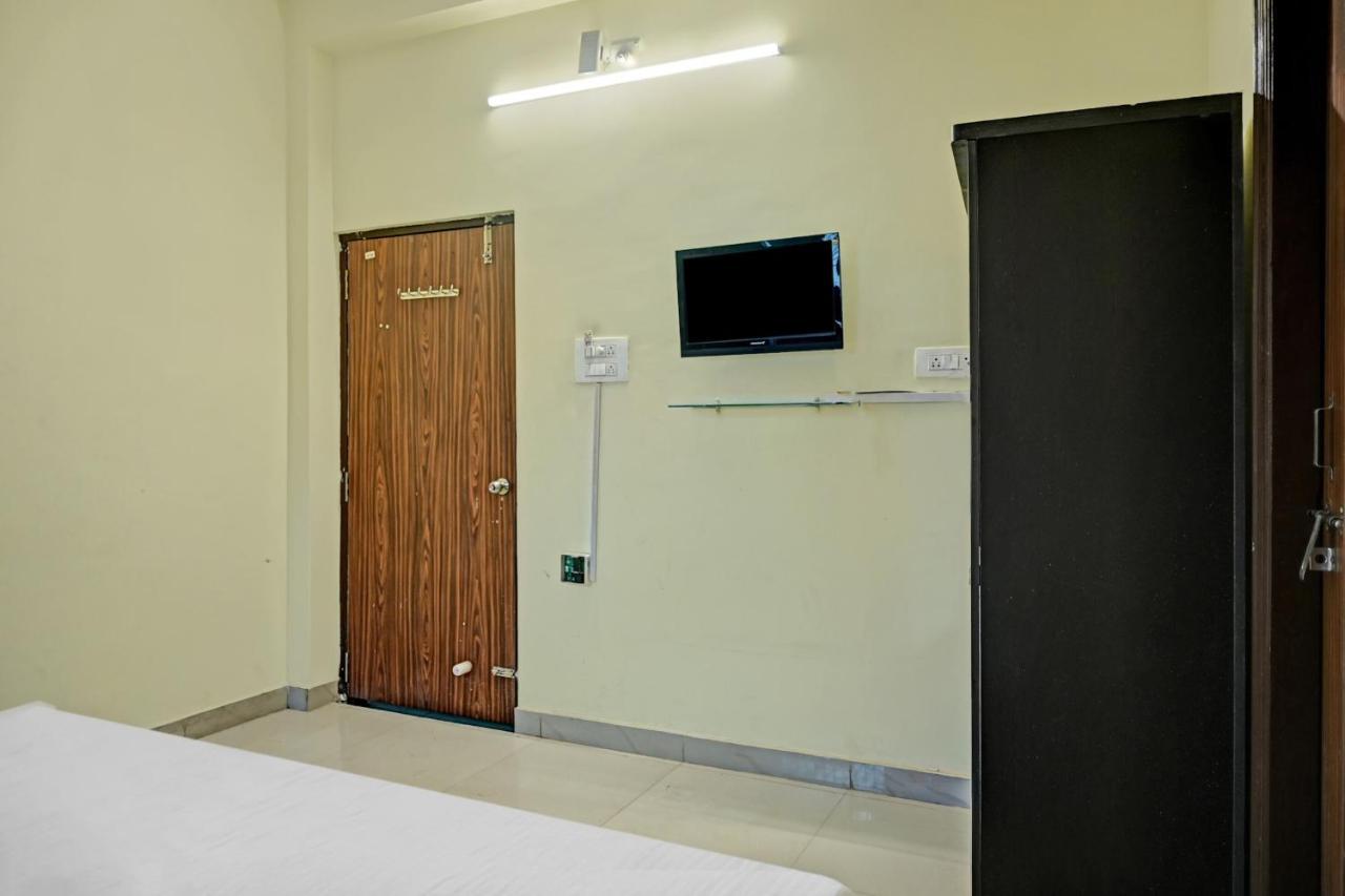 Oyo 7498 Hotel Aparajita Varanasi Exterior photo